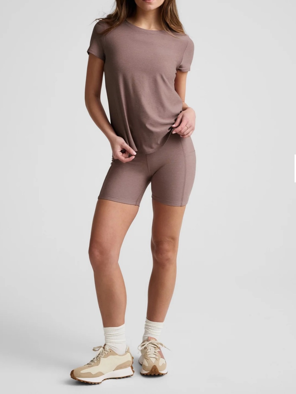 BEYOND YOGA KEEP PACE 5” POCKET SHORT CHILI RED - Picture 4 of 7